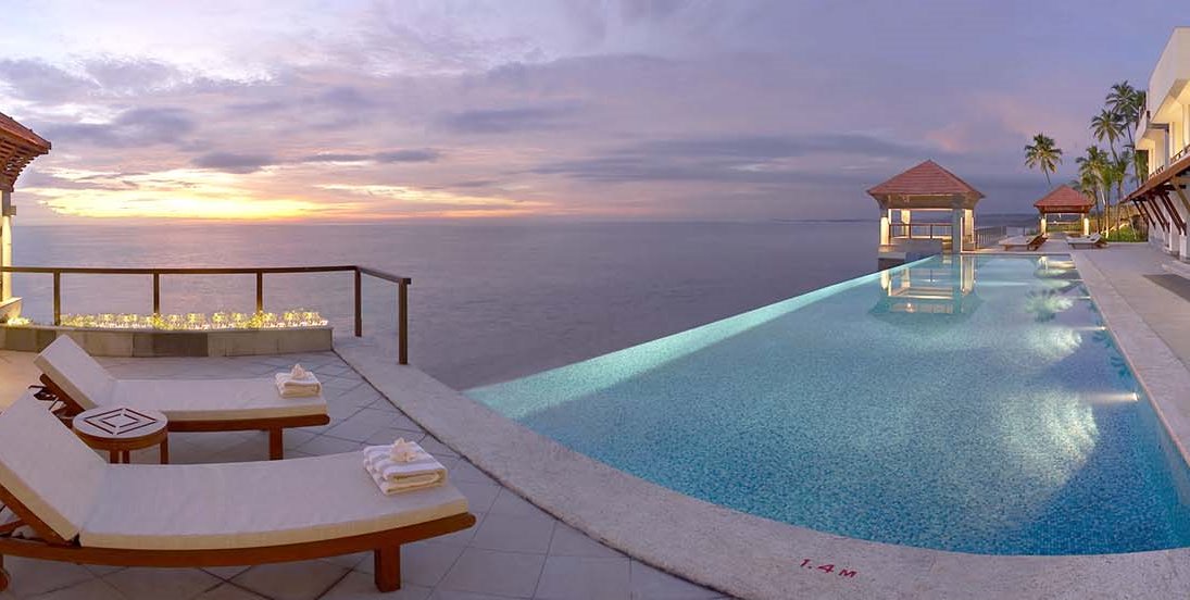 Infinity-Pool-at-The-Club